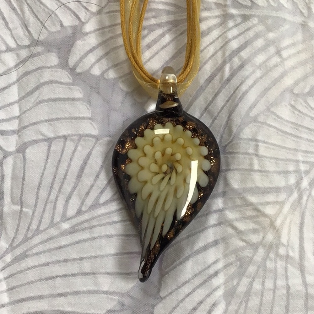Elegant shimmering Glass Pendant Necklace